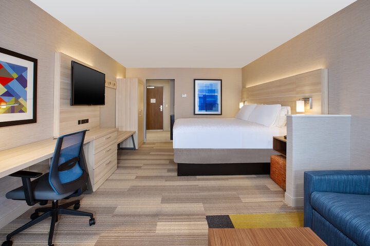 Room 17 of 36