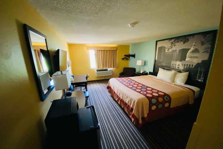 Room 32 of 46