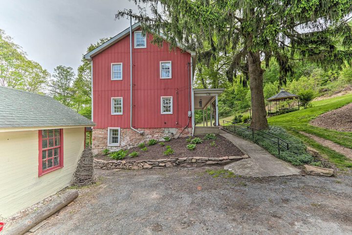 The Millersburg Mountain House Getaway w / Gazebo!