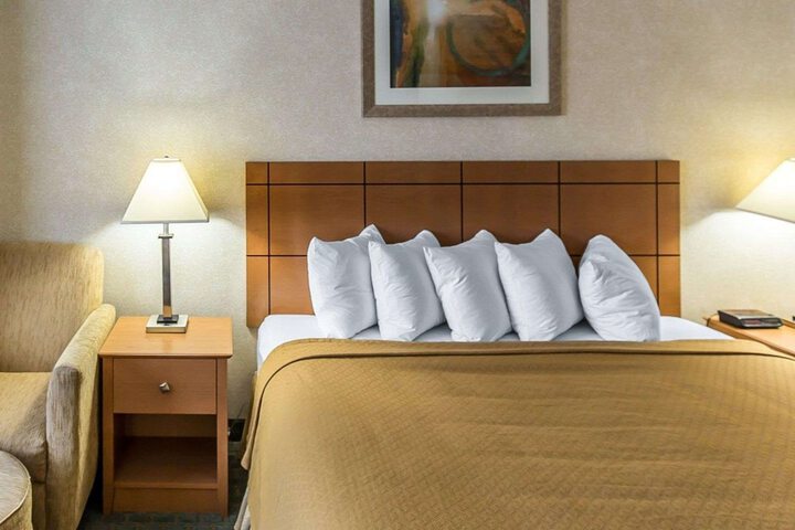 Quality Inn at Collins Road - Cedar Rapids