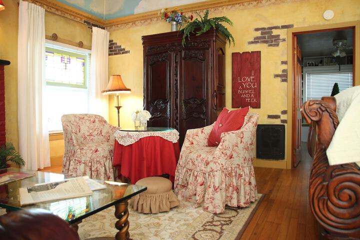 The Old Liberty Schoolhouse B & B