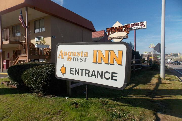 Hotel 7 of 28