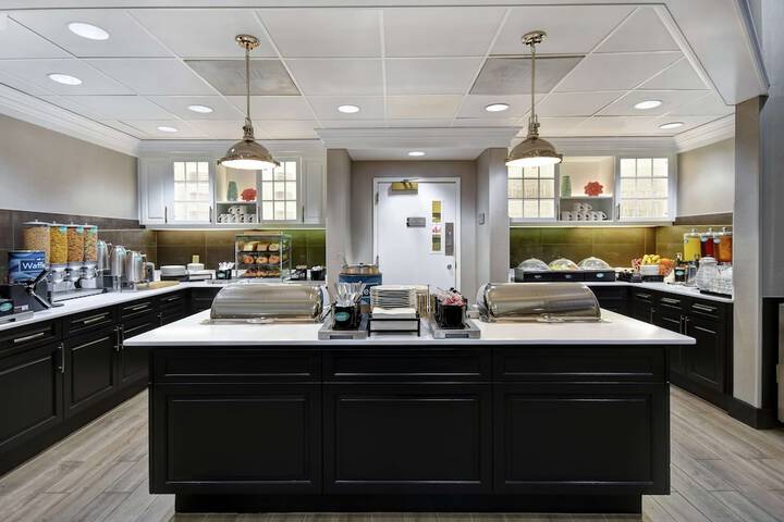 Homewood Suites by Hilton Edgewater