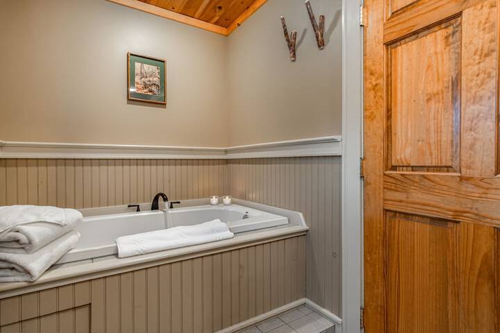 Hot Tub 72 of 85