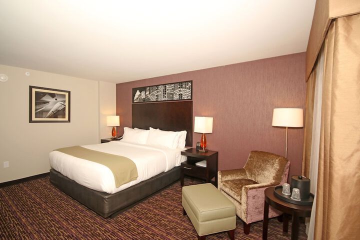 Room 33 of 47