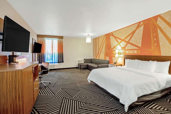 Room 32 of 40