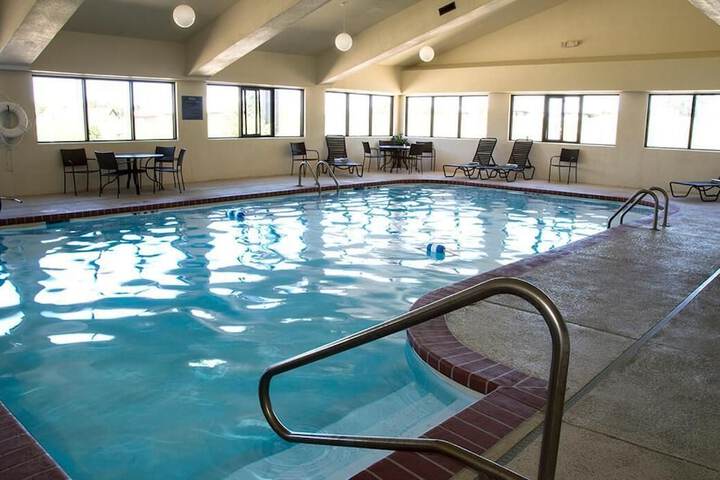 Greenlight Inn & Suites