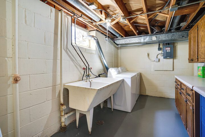 Inviting Minneapolis Vacation Rental w / Game Room!