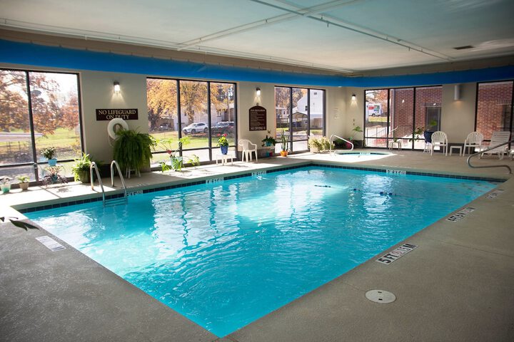 Crossroads Inn & Suites