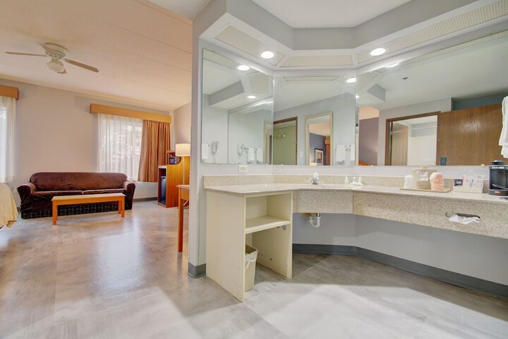 Quality Inn & Suites CVG Airport