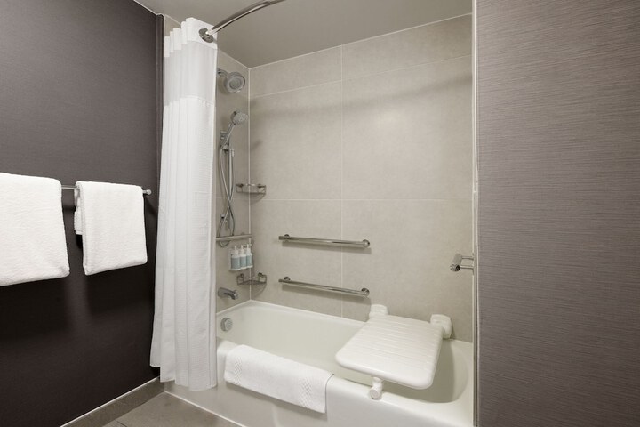 Room 20 of 33