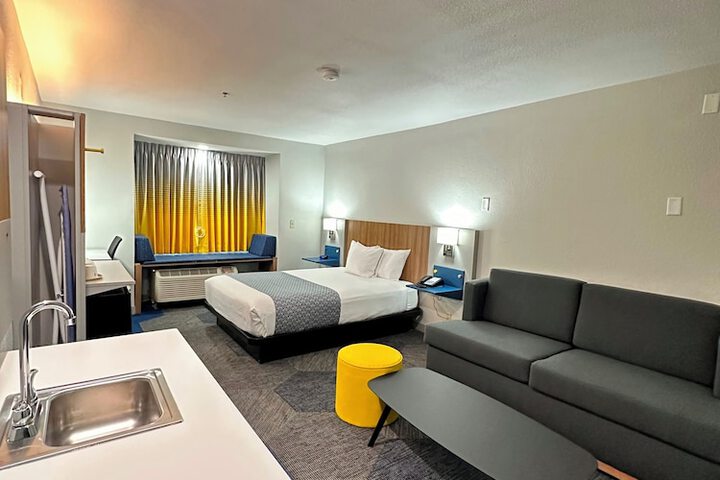 Room 17 of 53