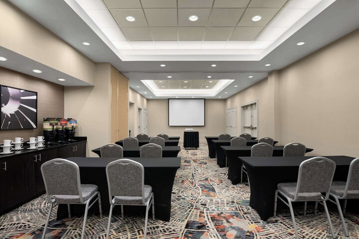 Embassy Suites Newark Airport