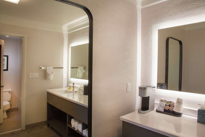 Best Western Plus Humboldt Bay Inn
