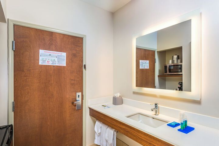 Room 28 of 44