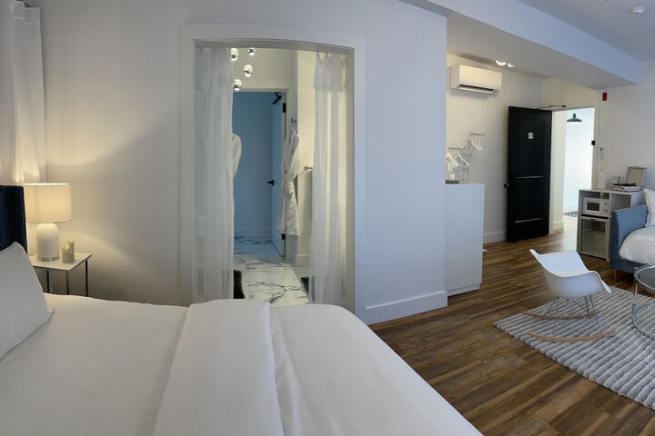 Room 46 of 81