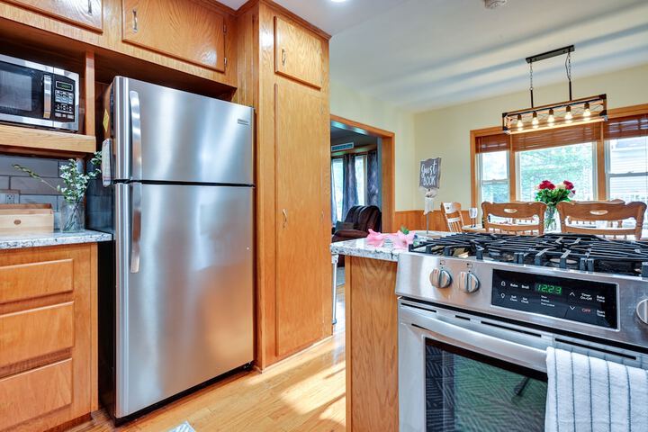 Grand Blanc Rental w / Gas Grill & Private Yard