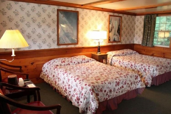 Room 11 of 32