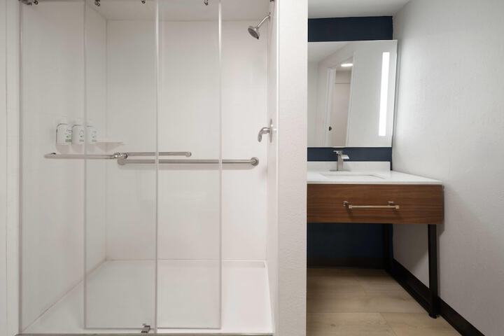 Wingate by Wyndham Dublin Near Claytor Lake State Park