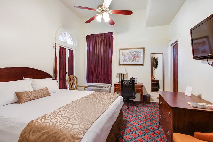 Room 17 of 25