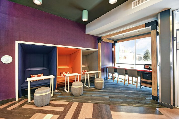 Business Center 32 of 32