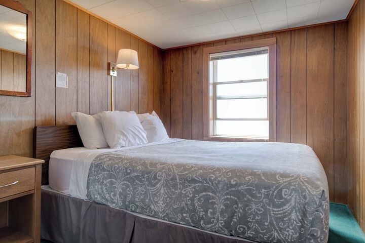 Ester Lee Oceanview Inn