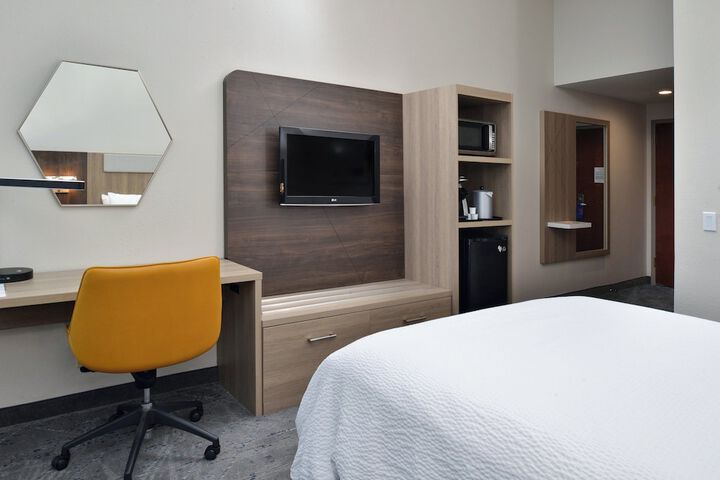 Room 28 of 63
