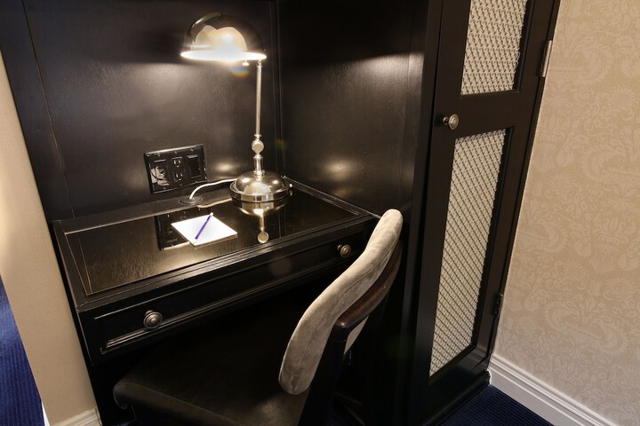 Room 33 of 71