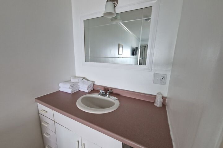 Room 4 of 40