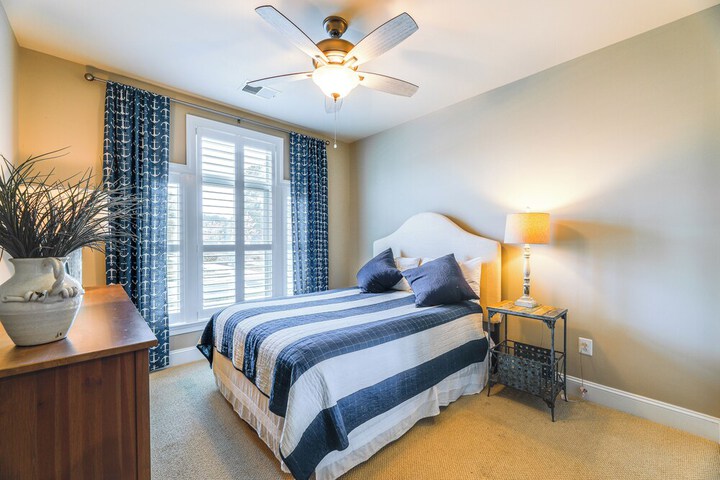 Furnished Outdoor Space: Family Home in Ocean View