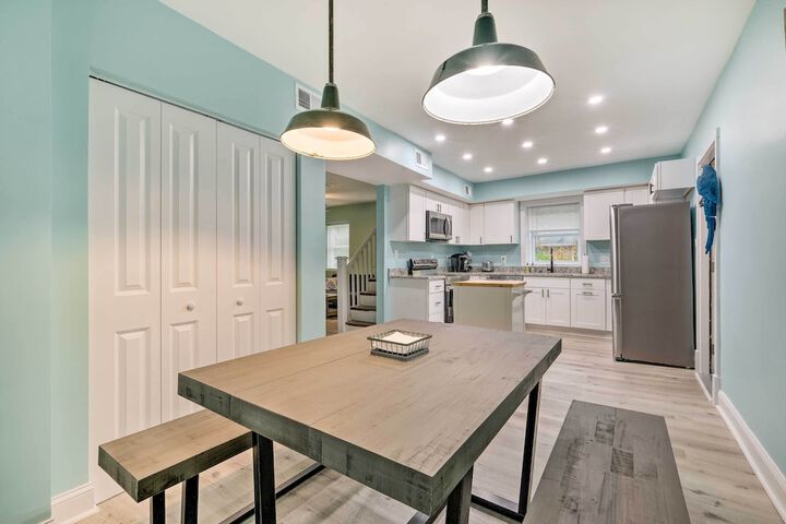 Updated North Beach Cottage: Pet Friendly!