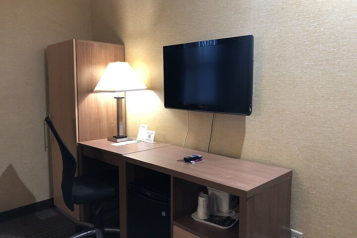 Room 32 of 45