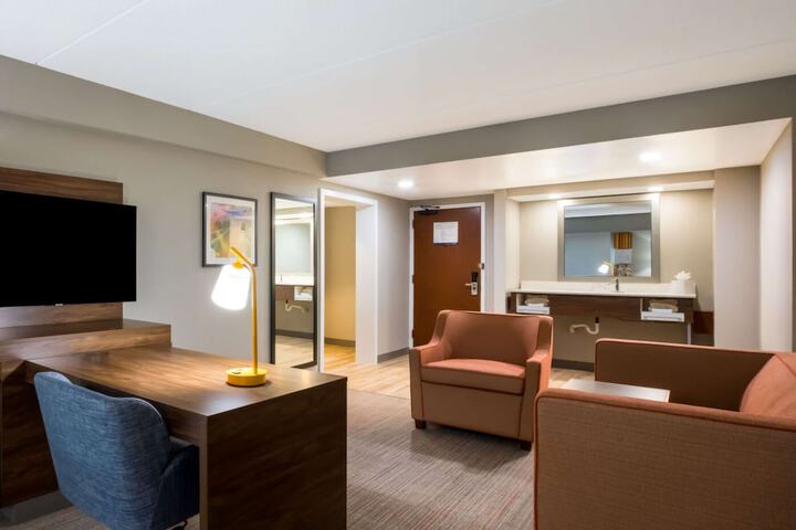 Hampton Inn by Hilton Philadelphia / Willow Grove