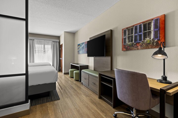 Comfort Suites Charleston West Ashley