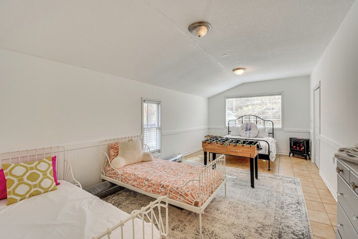 Lakefront Gem w / Games in Westminster!