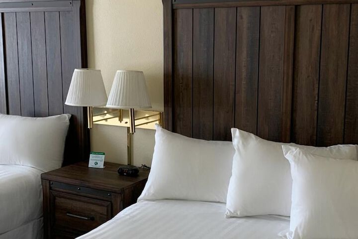 Yellowstone Lodge