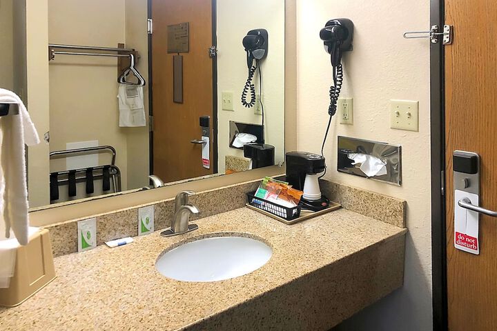 Room 9 of 20