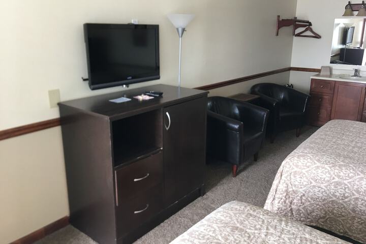 Room 6 of 12