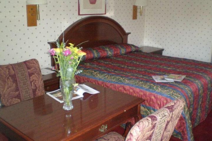 Ontario Inn & Suites