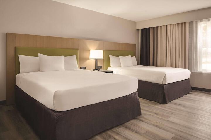 Country Inn & Suites by Radisson Waterloo, IA