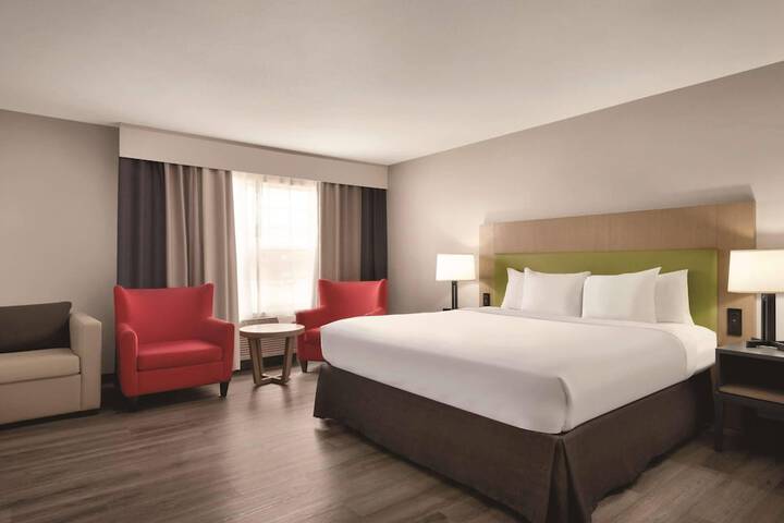 Country Inn & Suites by Radisson Waterloo, IA