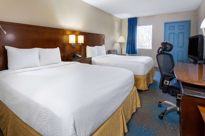 Days Inn by Wyndham Columbia