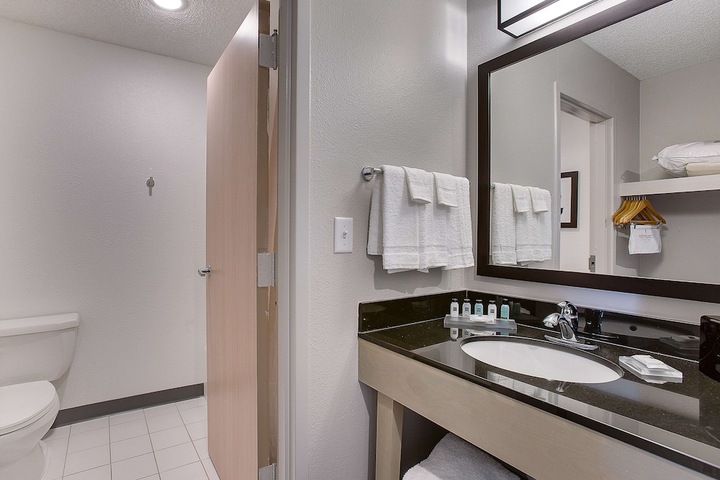 Room 20 of 38