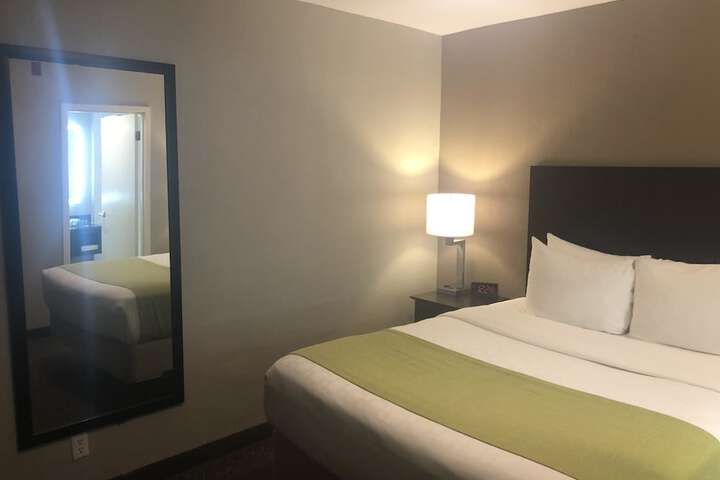 Room 10 of 27
