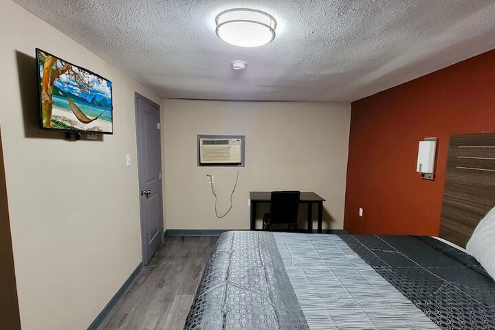 Budget Inn & Suites
