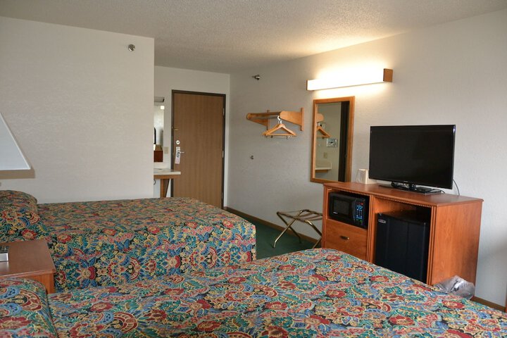 Room 13 of 28