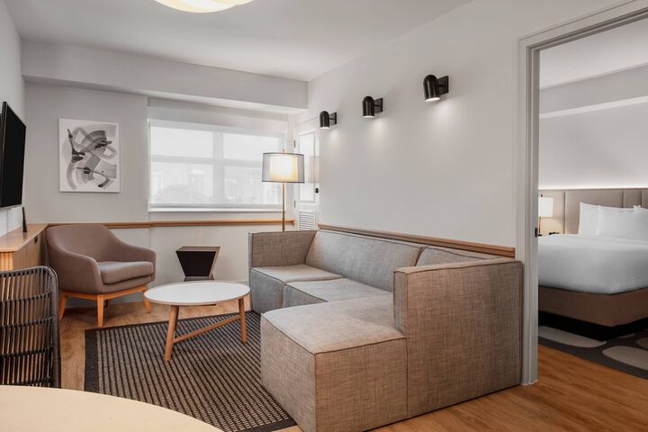 Room 28 of 44