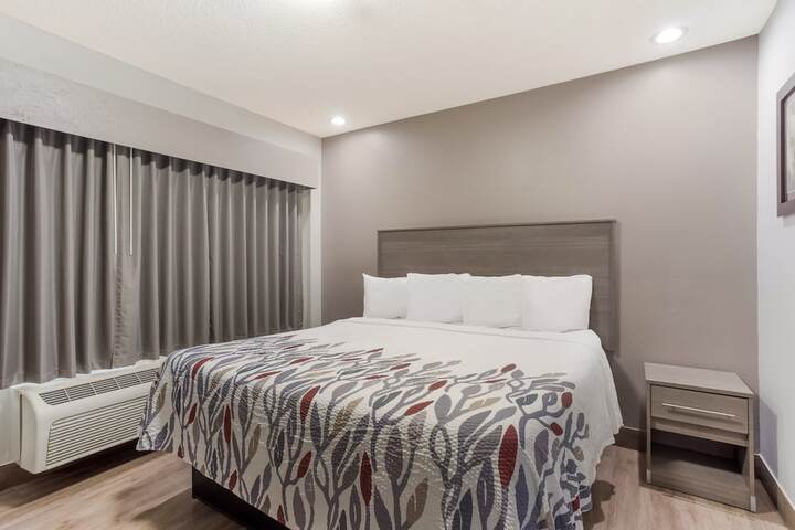Room 33 of 46