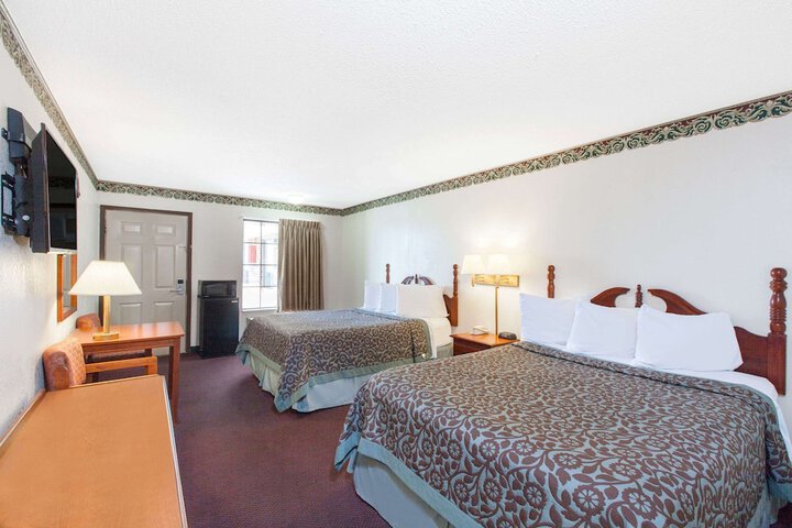 Room 7 of 14