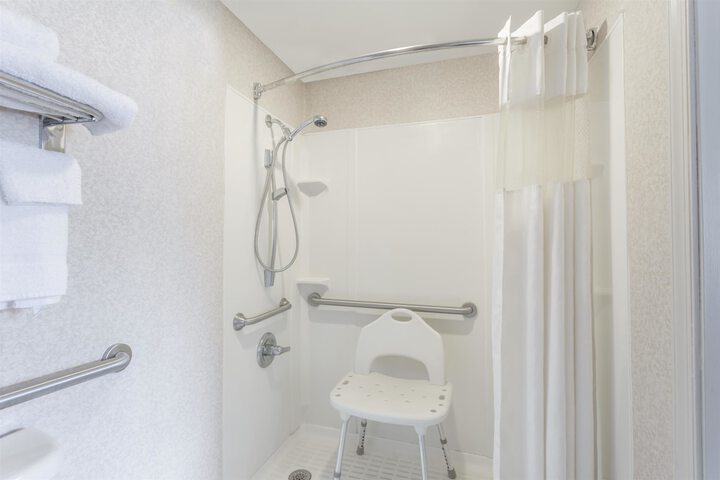 Room 4 of 16